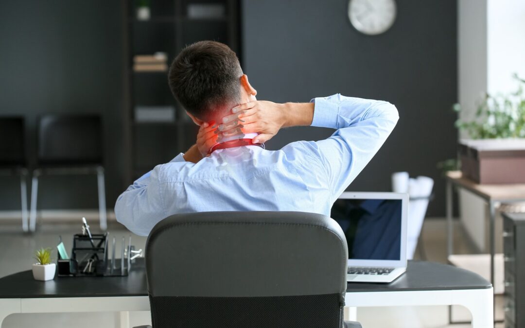 Vorbeugung von Nackenverspannungen im Büro